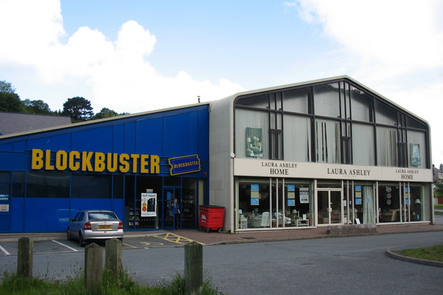 Planning for drive-thru restaurant at former Laura Ashley store in Bangor