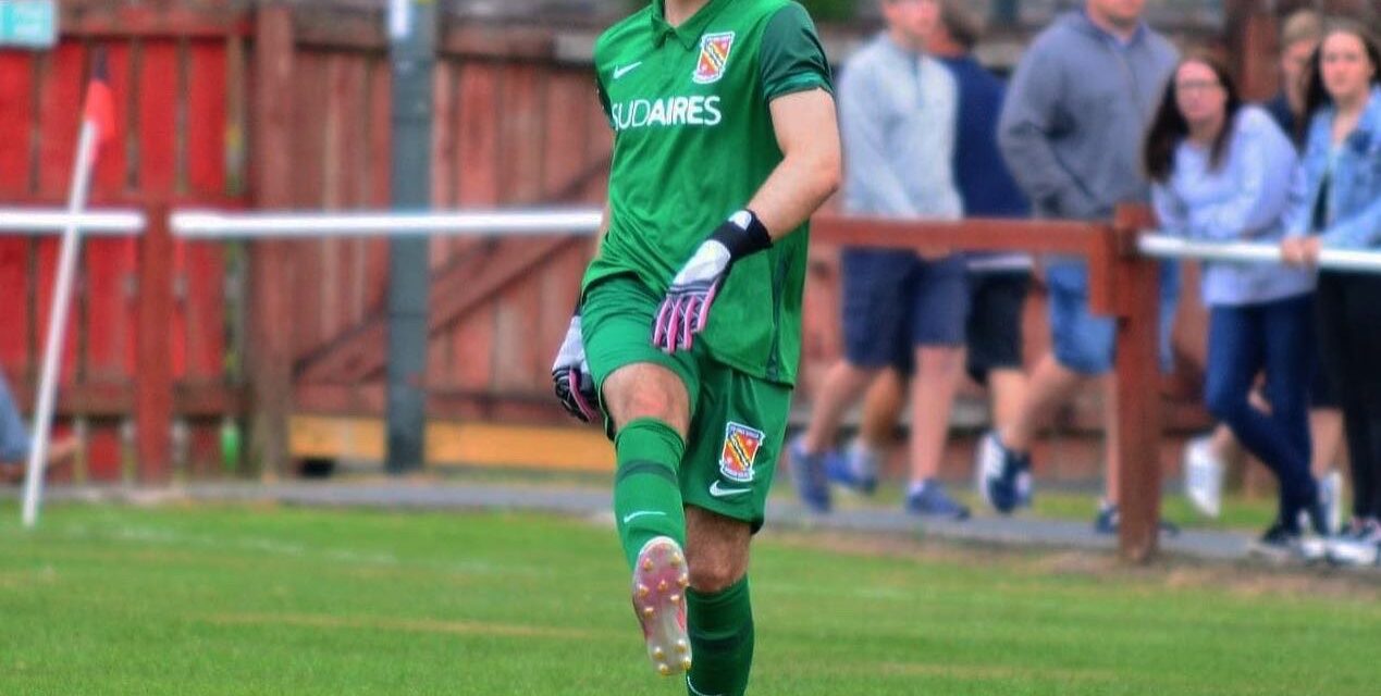 Scott van-der-Sluis Returns to Sign for Bangor