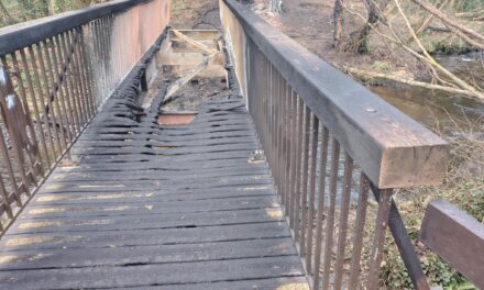 Footbridge linking Lon Las Ogwen and Maesgeirchen closed in Bangor