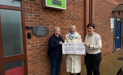 Siân Gwenllian MS presents more than £1,000 to Bangor Samaritans