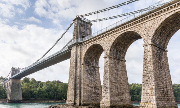 Deputy Minister for Transport holds urgent meeting about Menai Suspension Bridge